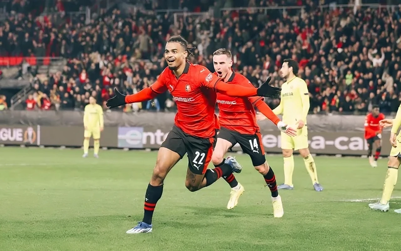 Lorenz Assignon célébrant son but contre Villarreal en Europa League